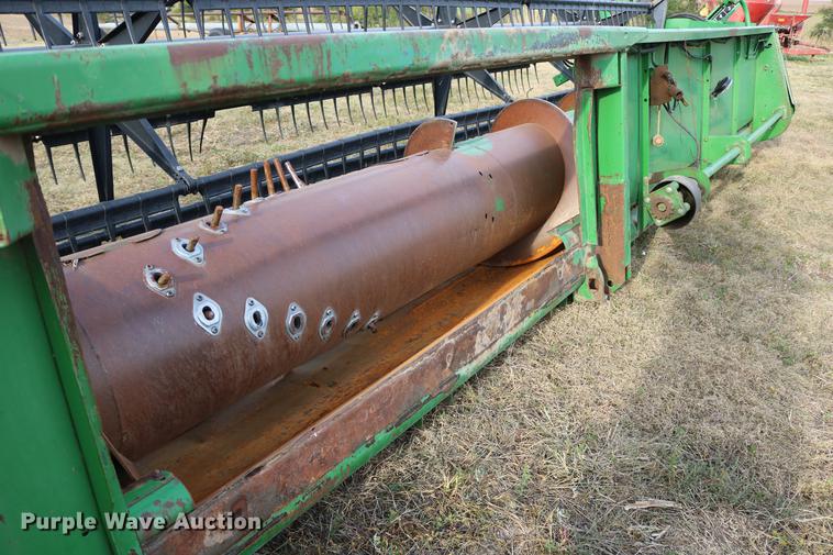 image for item DD0152 1994 John Deere 930F flex head