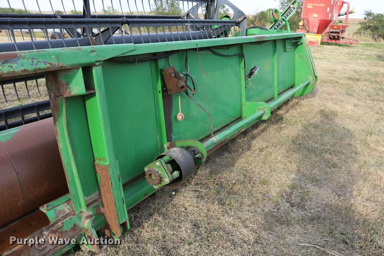 image for item DD0152 1994 John Deere 930F flex head