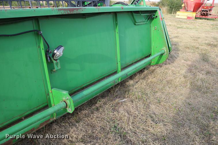 image for item DD0152 1994 John Deere 930F flex head