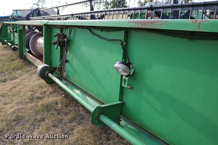 image for item DD0152 1994 John Deere 930F flex head