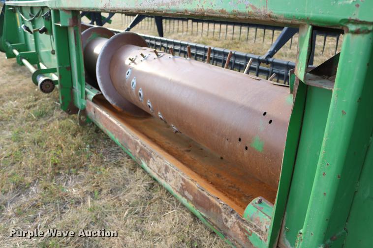 image for item DD0152 1994 John Deere 930F flex head