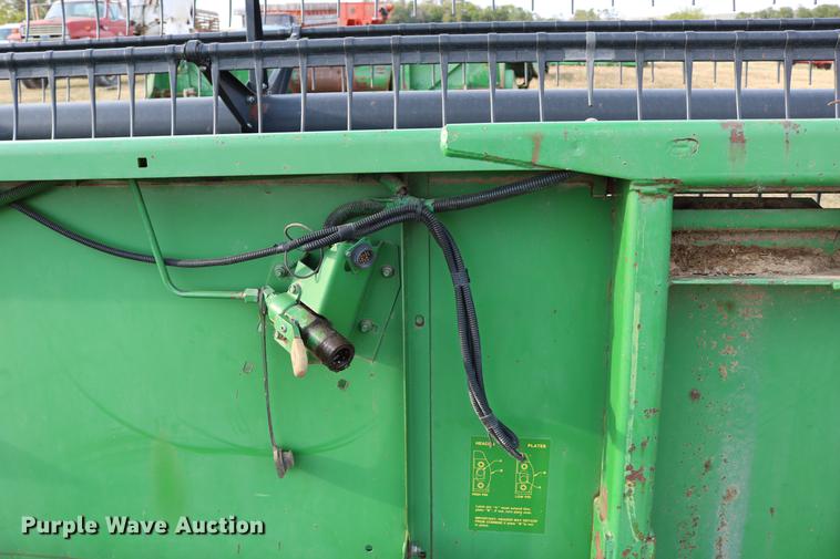 image for item DD0152 1994 John Deere 930F flex head