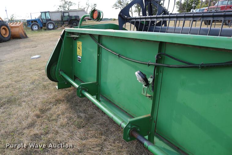 image for item DD0152 1994 John Deere 930F flex head