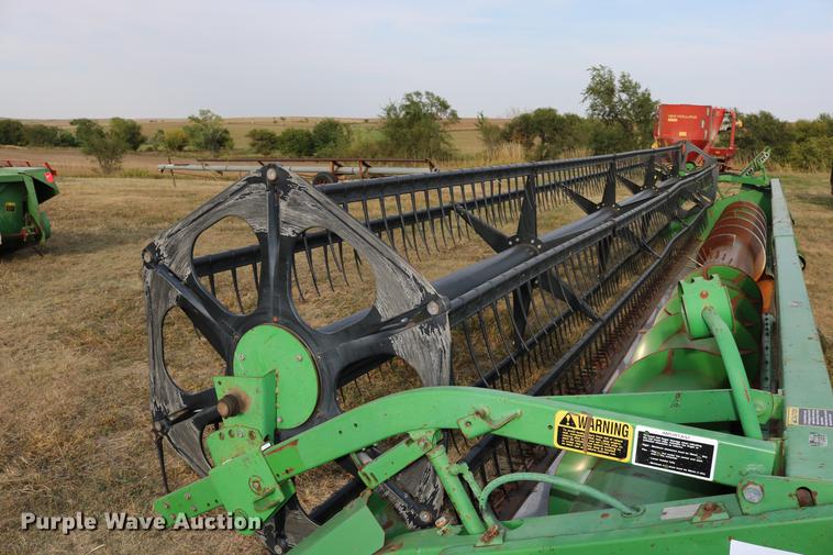 image for item DD0152 1994 John Deere 930F flex head