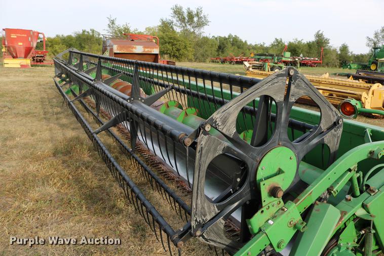 image for item DD0152 1994 John Deere 930F flex head