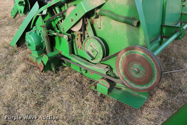 image for item DD0152 1994 John Deere 930F flex head