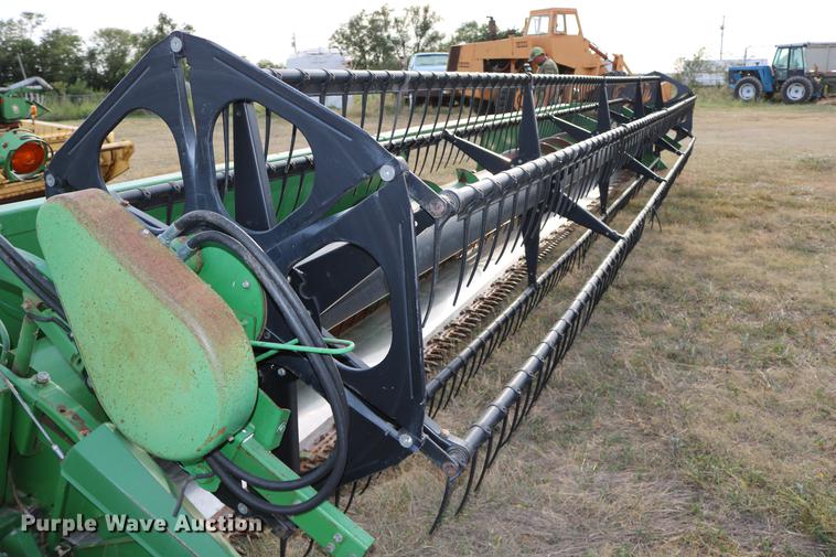 image for item DD0152 1994 John Deere 930F flex head