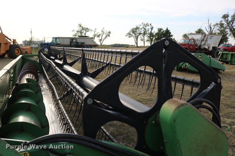 image for item DD0152 1994 John Deere 930F flex head