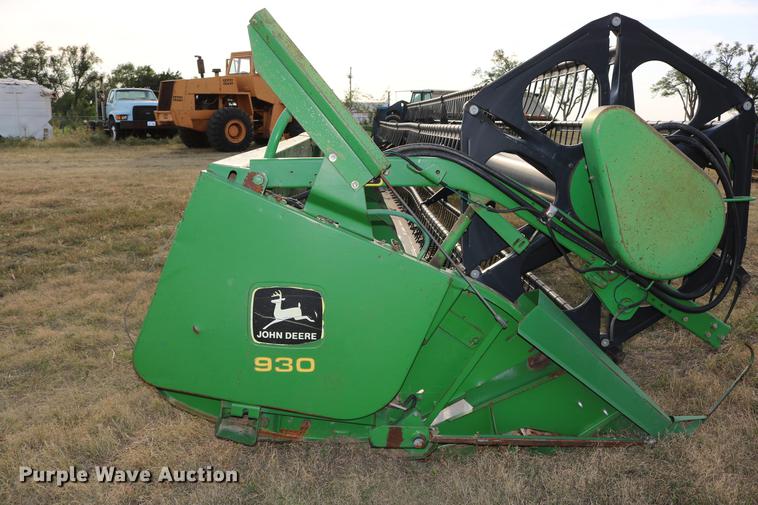 image for item DD0152 1994 John Deere 930F flex head