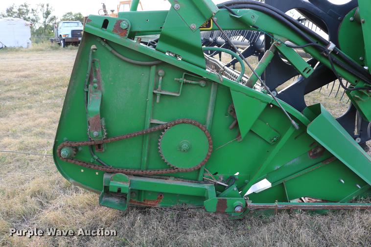 image for item DD0152 1994 John Deere 930F flex head
