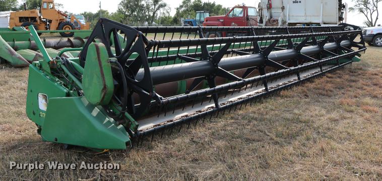 image for item DD0155 1998 John Deere 930F flex head