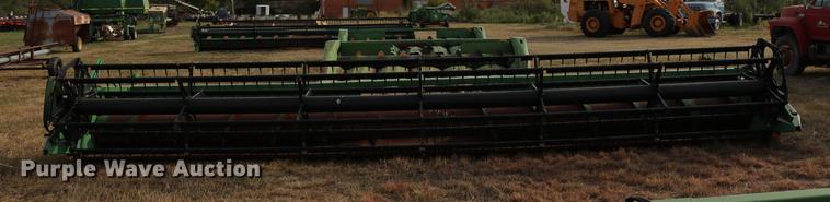 image for item DD0155 1998 John Deere 930F flex head