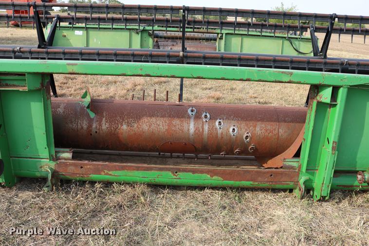 image for item DD0155 1998 John Deere 930F flex head