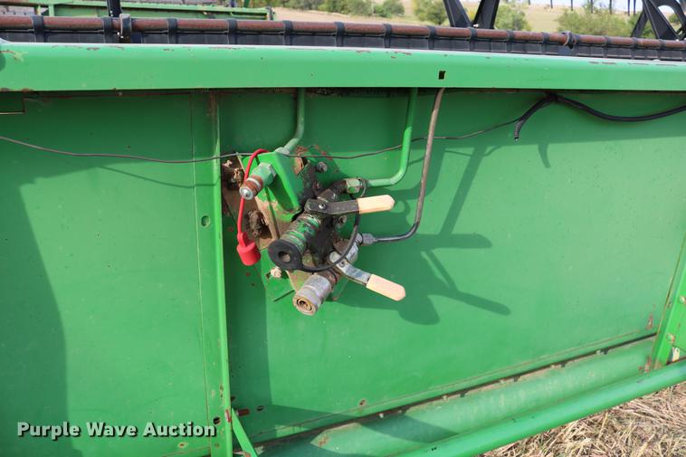 image for item DD0155 1998 John Deere 930F flex head