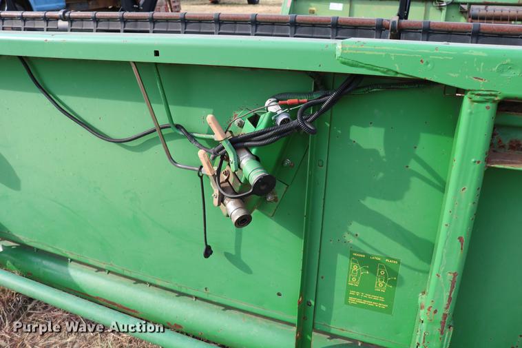image for item DD0155 1998 John Deere 930F flex head