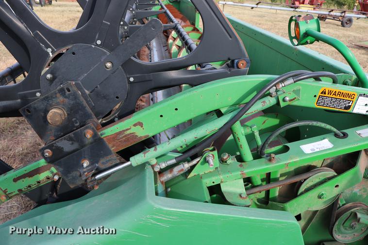 image for item DD0155 1998 John Deere 930F flex head