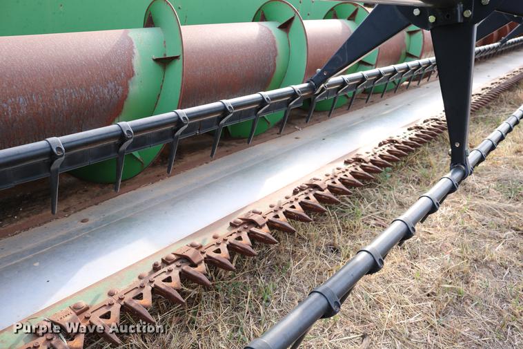 image for item DD0155 1998 John Deere 930F flex head