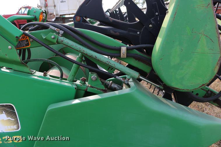 image for item DD0155 1998 John Deere 930F flex head