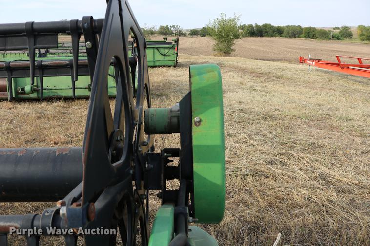 image for item DD0155 1998 John Deere 930F flex head