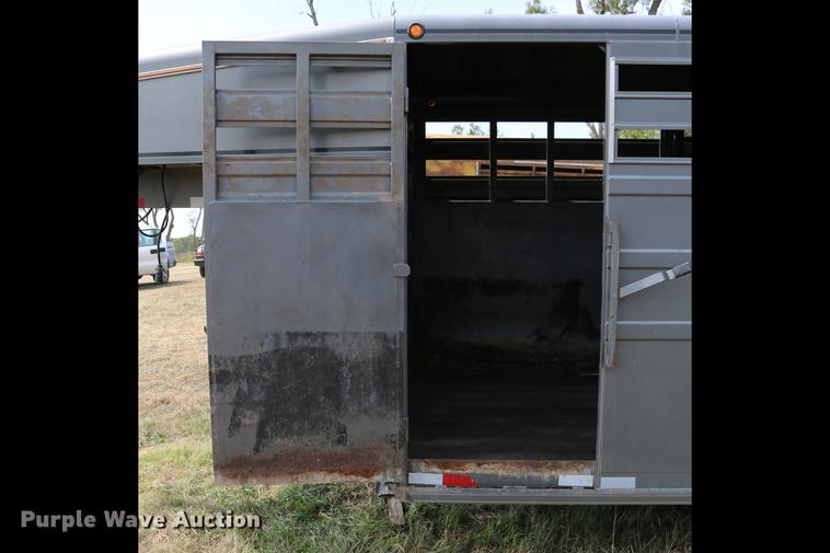 image for item DD0161 2008 Titan 1R8691 livestock trailer