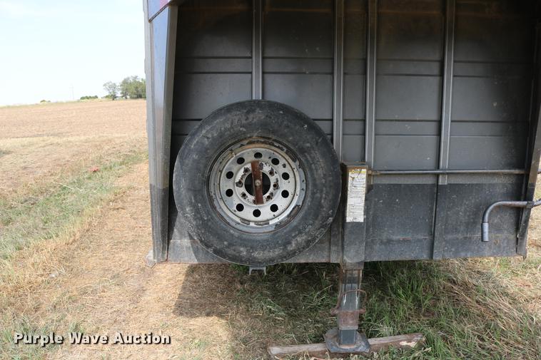 image for item DD0161 2008 Titan 1R8691 livestock trailer