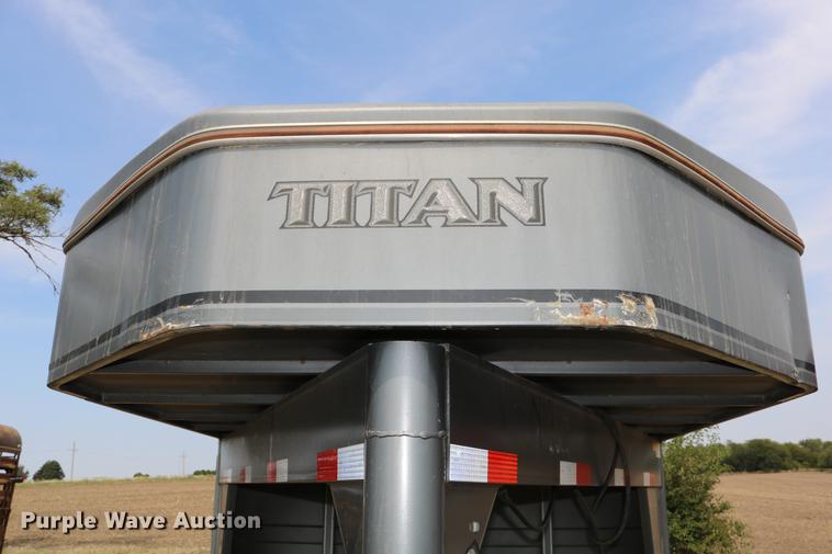 image for item DD0161 2008 Titan 1R8691 livestock trailer