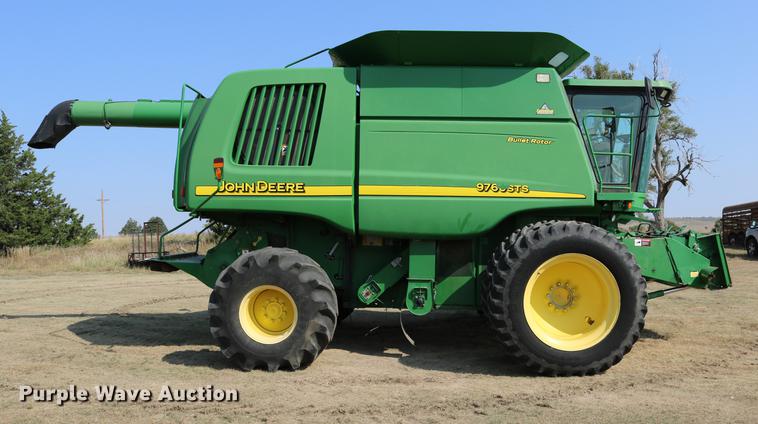 image for item DD0166 John Deere 9760 STS RWA combine