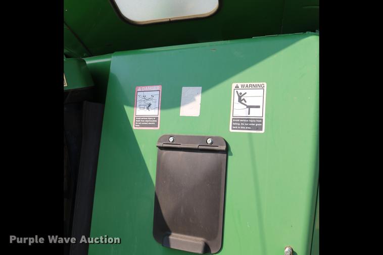 image for item DD0166 John Deere 9760 STS RWA combine