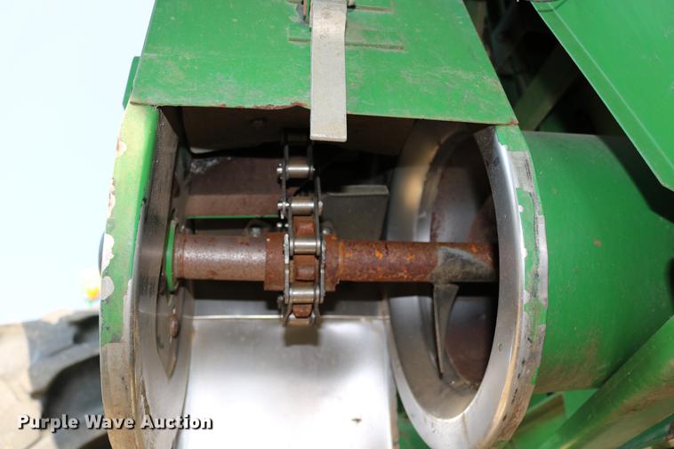 image for item DD0166 John Deere 9760 STS RWA combine