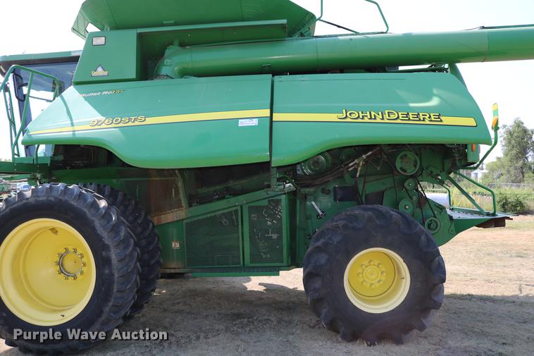 image for item DD0166 John Deere 9760 STS RWA combine