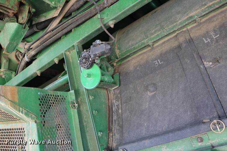 image for item DD0166 John Deere 9760 STS RWA combine