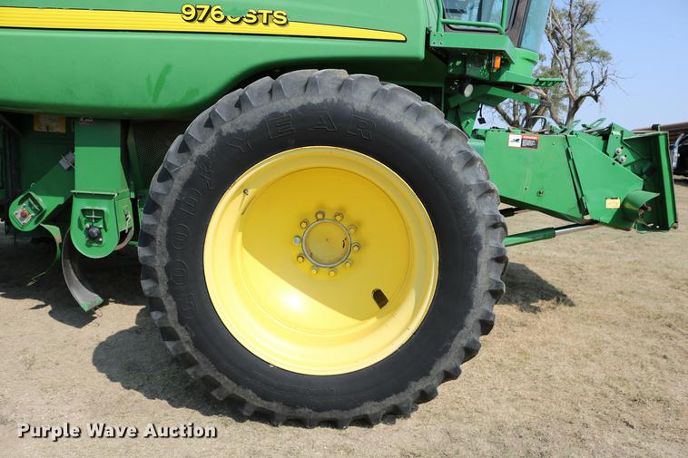 image for item DD0166 John Deere 9760 STS RWA combine