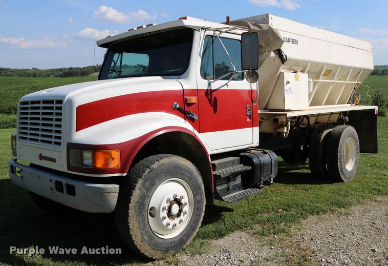 image for item DD0170 1990 International 4900 applicator truck