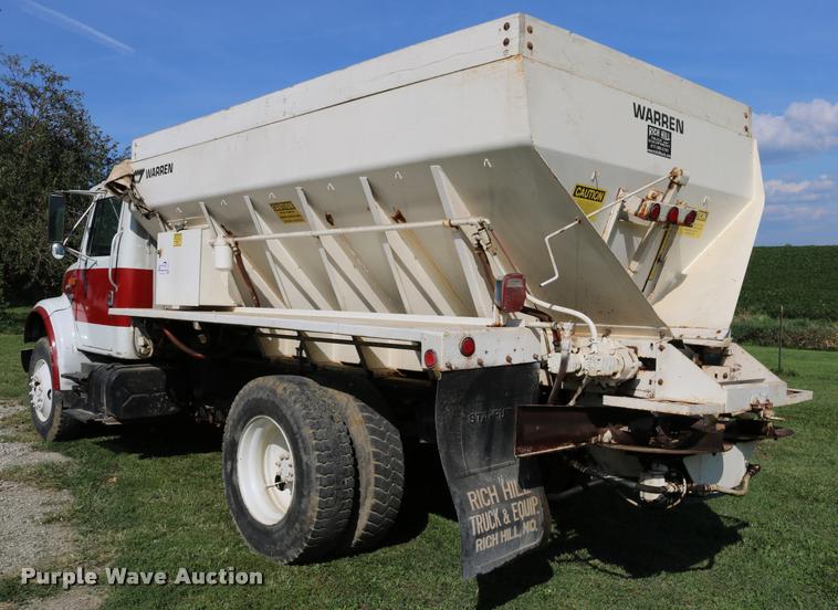 image for item DD0170 1990 International 4900 applicator truck