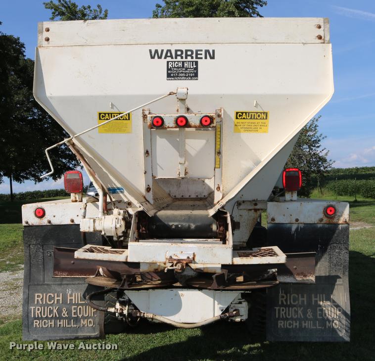 image for item DD0170 1990 International 4900 applicator truck