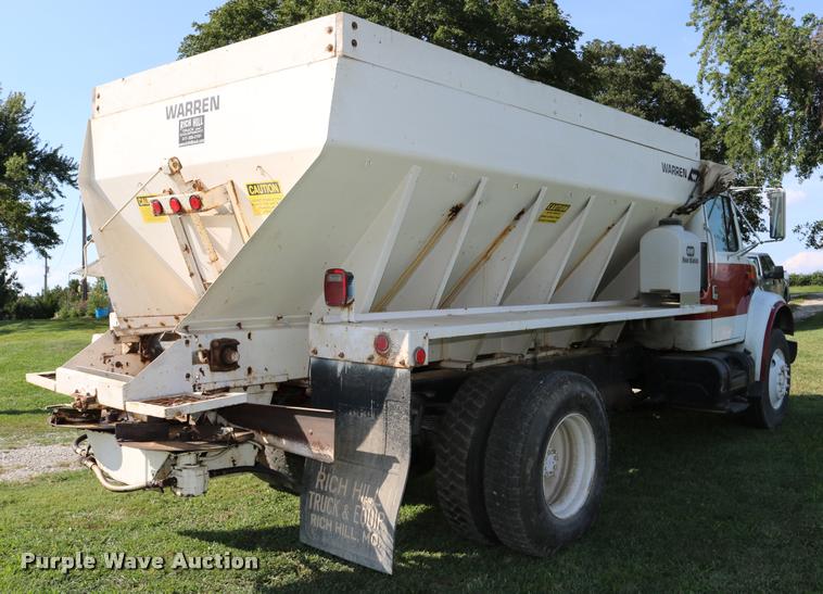 image for item DD0170 1990 International 4900 applicator truck