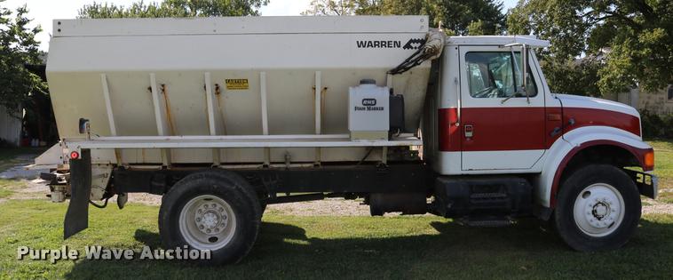 image for item DD0170 1990 International 4900 applicator truck