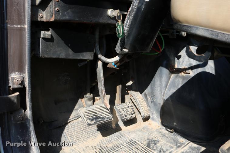 image for item DD0170 1990 International 4900 applicator truck