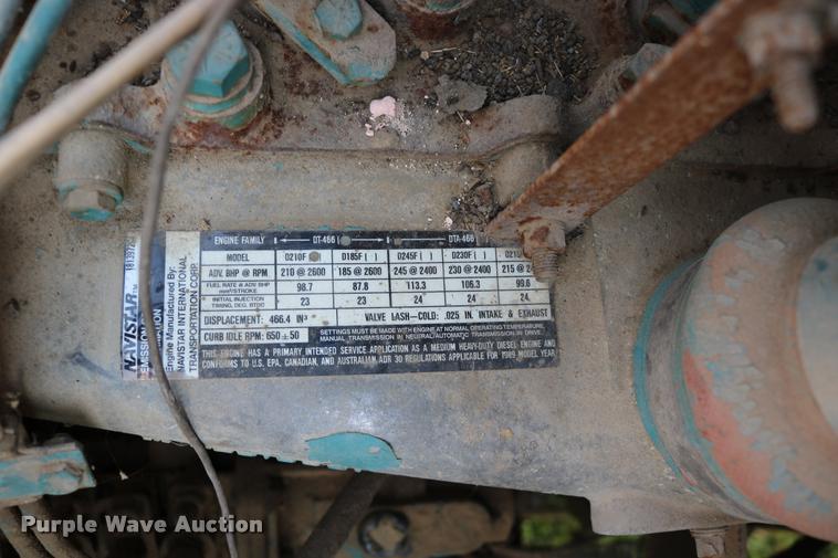 image for item DD0170 1990 International 4900 applicator truck