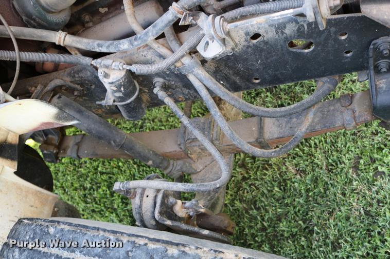 image for item DD0170 1990 International 4900 applicator truck