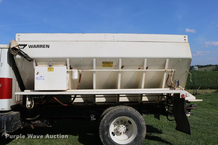 image for item DD0170 1990 International 4900 applicator truck