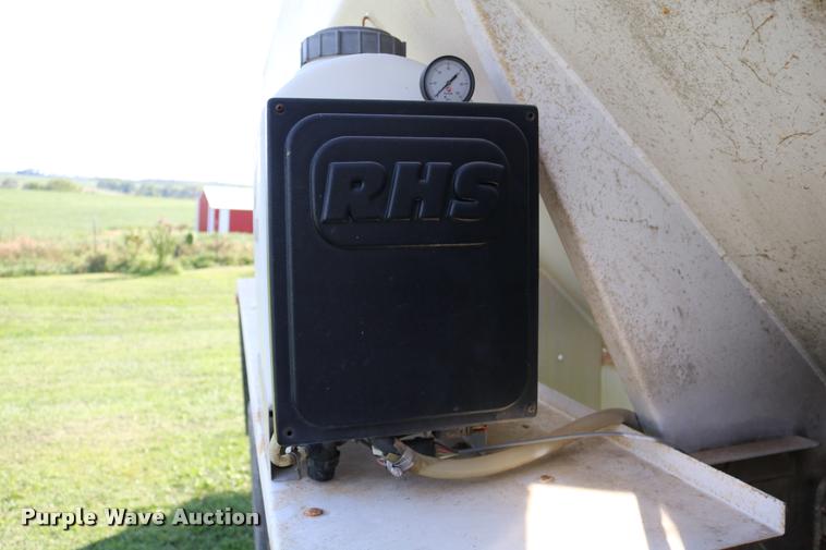 image for item DD0170 1990 International 4900 applicator truck