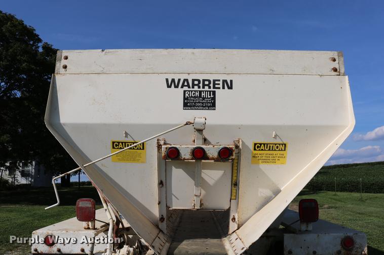 image for item DD0170 1990 International 4900 applicator truck