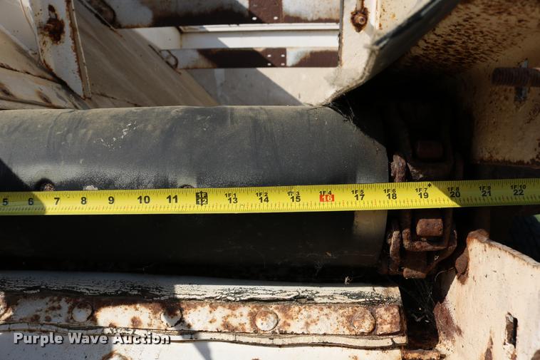 image for item DD0170 1990 International 4900 applicator truck