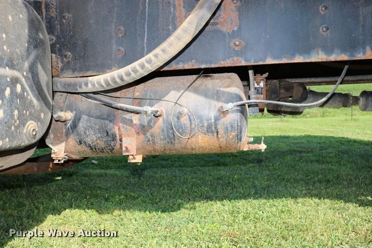 image for item DD0170 1990 International 4900 applicator truck