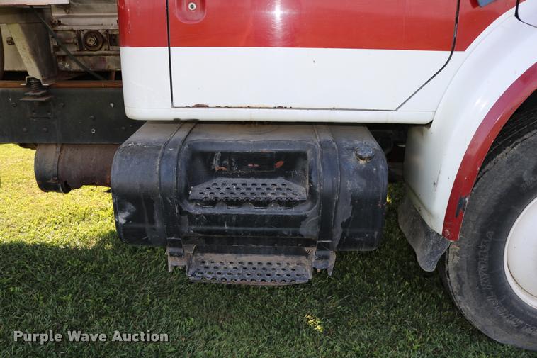 image for item DD0170 1990 International 4900 applicator truck