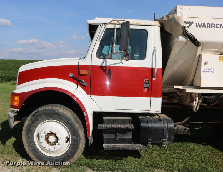 image for item DD0170 1990 International 4900 applicator truck