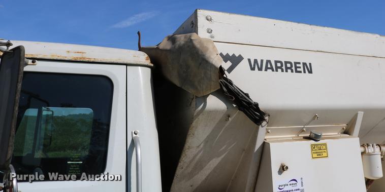 image for item DD0170 1990 International 4900 applicator truck