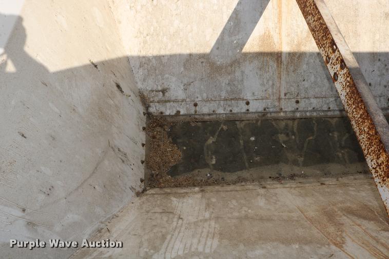 image for item DD0170 1990 International 4900 applicator truck