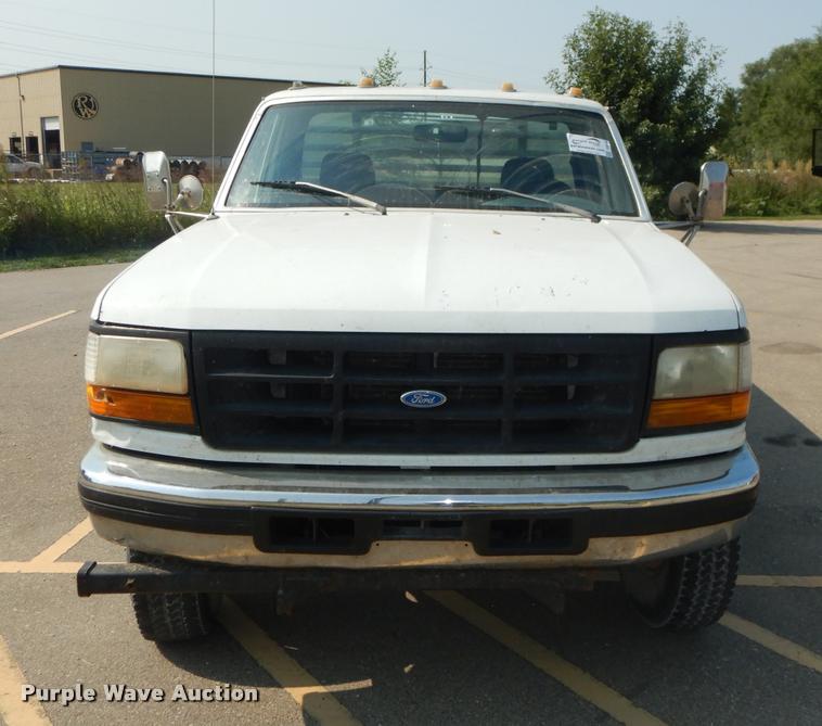 image for item DD0840 1994 Ford F450 Super Duty XL flatbed truck